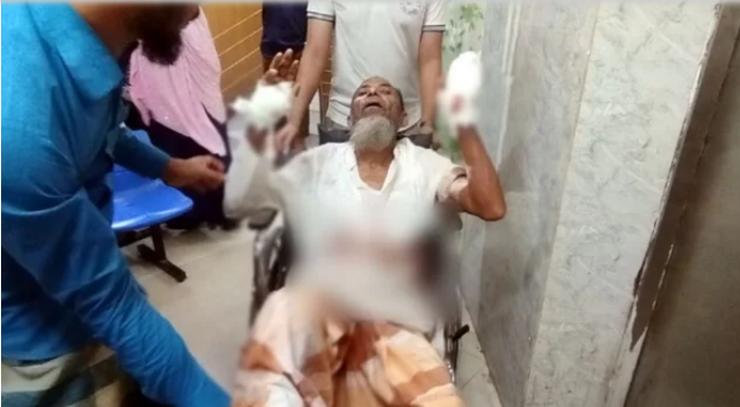বাড়ি দখলে নিতে’ বাবার হাত-পা ভেঙে রগ কেটে দিল ছেলে!