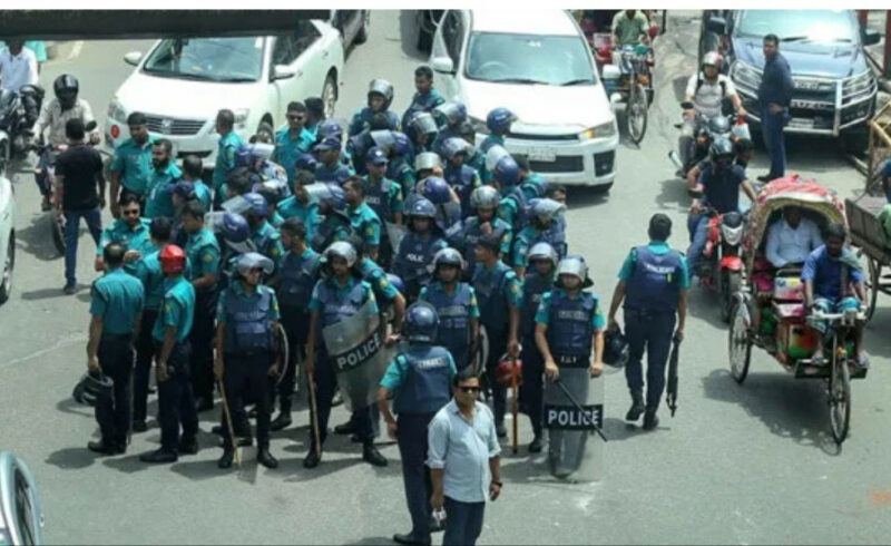 ঢাকা ও সিটি কলেজ শিক্ষার্থীদের সংঘর্ষ, কারণ অজানা
