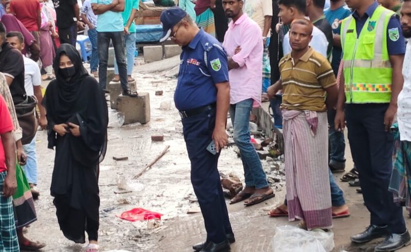 ঢাকা-সিলেট মহাসড়কের ফুটপাত উচ্ছেদ অভিযান