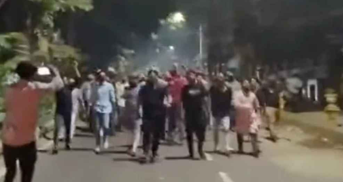 চট্টগ্রাম গভীর রাতে আওয়ামী লীগের মিছিল, পুলিশ সদস্যকে কুপিয়ে জখম