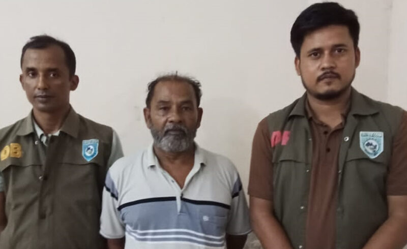 ডিবির অভিযানে উলিপুরে পৌর আ.লীগ সভাপতি কেচি জাহাঙ্গীর গ্রেপ্তার