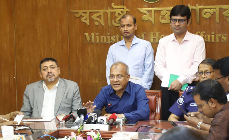 অস্ত্র উদ্ধারে সহায়তা করলে পুরস্কার দেবে সরকার