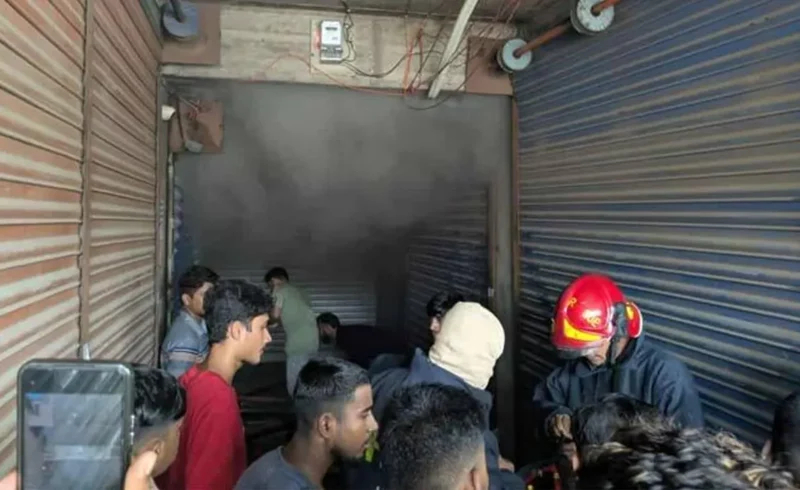 গুলিস্তানে সুন্দরবন স্কয়ার মার্কেটে আগুন