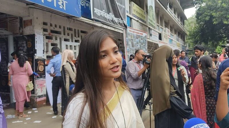 জীবনের প্রথম ভোটে শিক্ষার্থীদের উচ্ছ্বাস