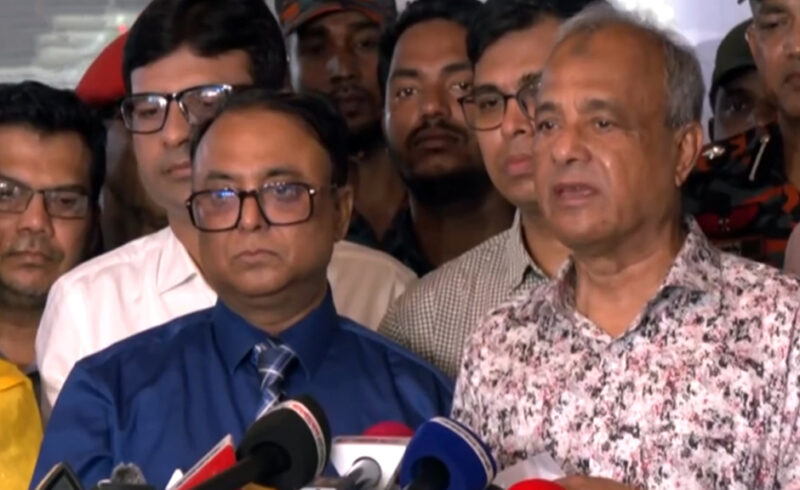 টঙ্গীর অগ্নিকাণ্ডে দগ্ধ ফায়ার সার্ভিস কর্মীদের খোঁজখবর নিতে বার্ন ইনস্টিটিউটে স্বরাষ্ট্র উপদেষ্টা