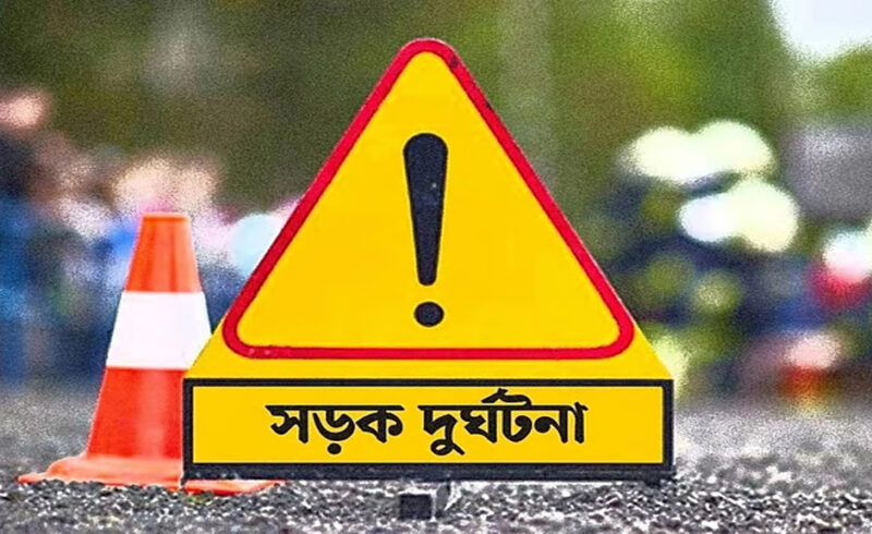 রাজারহাটে নিয়ন্ত্রণ হারিয়ে ইটভাঙার গাড়ি রাস্তার পাশে, ২ ভাই নিহত