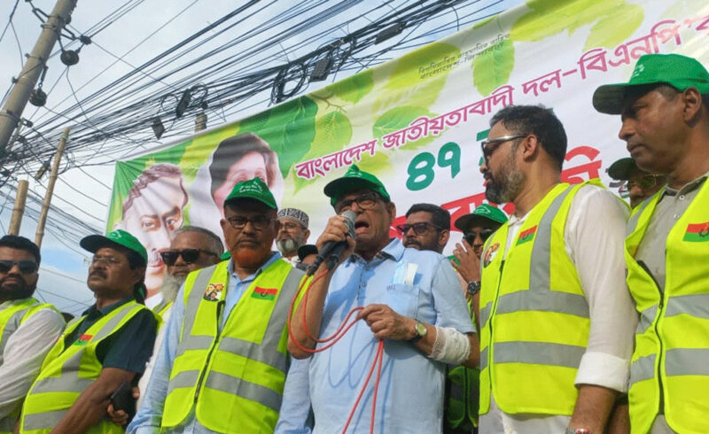 ফখরুল: আওয়ামী লীগ ভারত থেকে গুজব ছড়িয়ে বিভ্রান্তি তৈরির চেষ্টা করছে