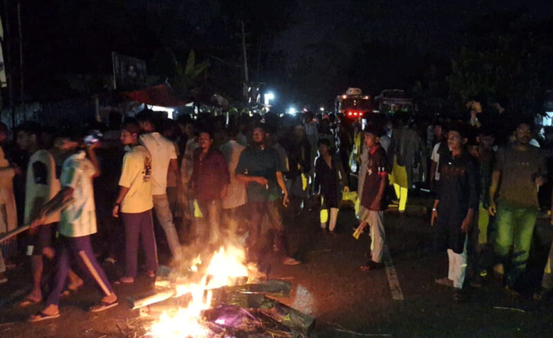 হাটহাজারীতে কওমী ও সুন্নি সংঘর্ষে দেড় শতাধিক আহত