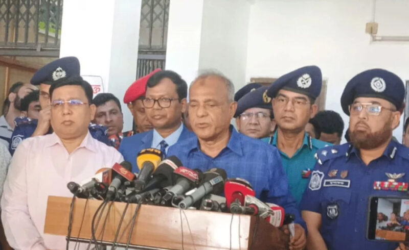 নির্বাচনে সেনাবাহিনীর পাশাপাশি নৌ ও বিমানবাহিনীও থাকবে: স্বরাষ্ট্র উপদেষ্টা