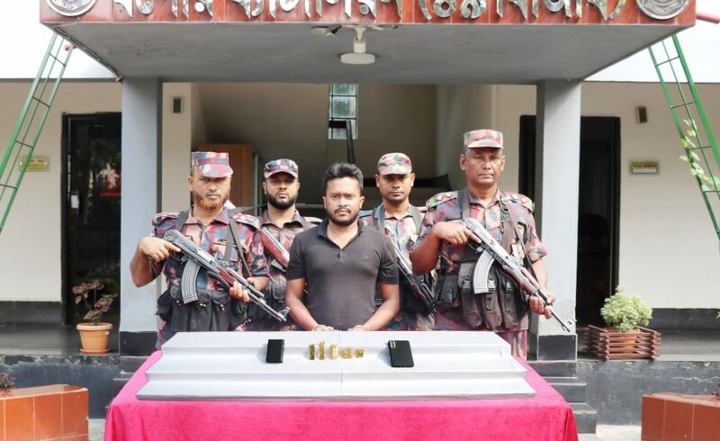 ভারত পাচারের পথে কোটি টাকার স্বর্ণসহ যুবক আটক