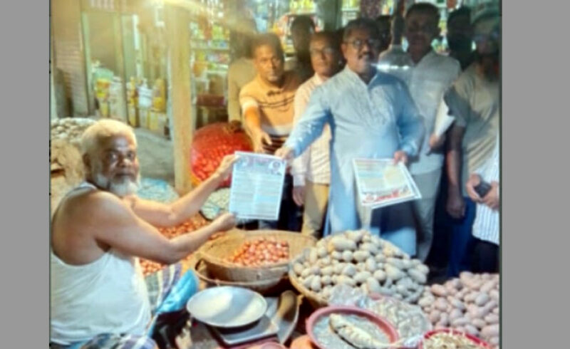 সিদ্ধিরগঞ্জে রাষ্ট্রকাঠামো মেরামতের ৩১ দফা বাস্তবায়নে লিফলেট বিতরণ