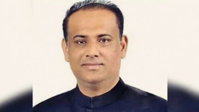 সাবেক মন্ত্রী সাইফুজ্জামানের চেক দিয়ে কোটি টাকা উত্তোলন, প্রতিষ্ঠানের কর্মকর্তা আটক