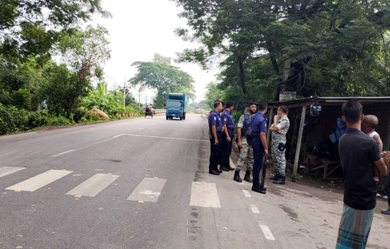 ভাঙ্গায় মহাসড়ক অবরোধ: আইনশৃঙ্খলা বিঘ্নের অভিযোগে ৯০ জনের বিরুদ্ধে মামলা