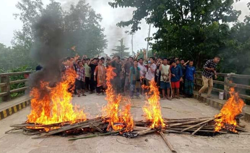 শারদীয় দুর্গোৎসব উপলক্ষে খাগড়াছড়িতে অবরোধ স্থগিত করল জুম্ম ছাত্র-জনতা