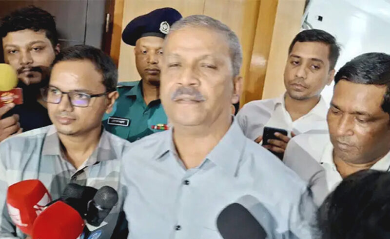 বিচার প্রক্রিয়ায় সেনাবাহিনীর শ্রদ্ধাবোধ প্রশংসনীয়: আইন উপদেষ্টা