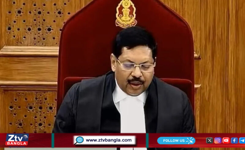ভারতের প্রধান বিচারপতির দিকে জুতা ছুঁড়ে মারলেন আইনজীবী