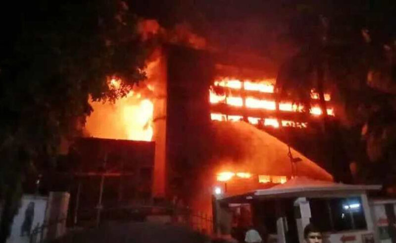 চট্টগ্রাম ইপিজেডে ভয়াবহ আগুন, ঝুঁকিতে আশপাশের কারখানা