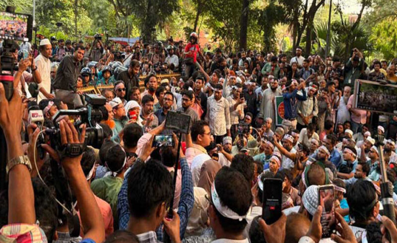 শিক্ষকদের ফের সমাবেশ শহীদ মিনারে, শাহবাগে ‘ব্লকেড’ কর্মসূচি ঘোষণা