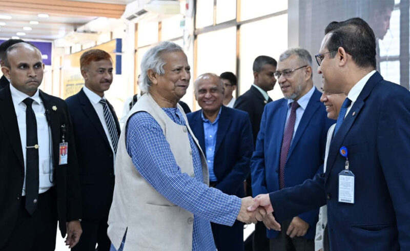 রোম সফর শেষে দেশে ফিরলেন প্রধান উপদেষ্টা