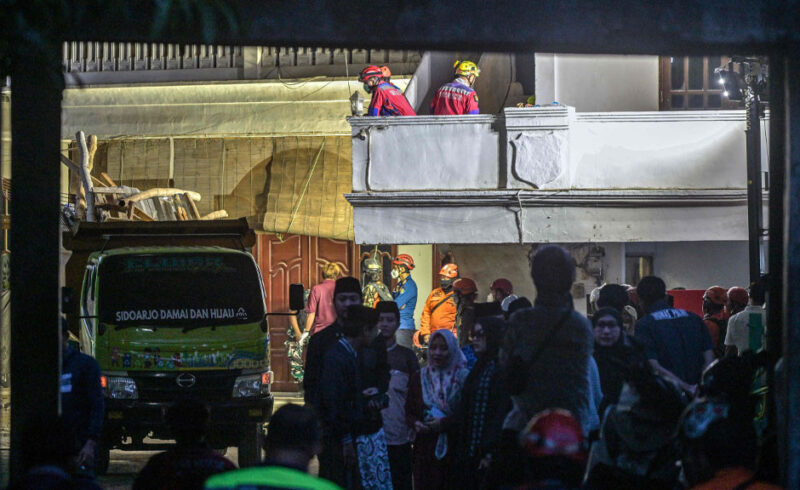 ইন্দোনেশিয়ায় মাদ্রাসা ধস নিহত ৩৭, নিখোঁজ ২৬