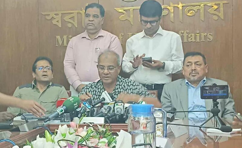 শাহজালাল বিমানবন্দরের ই-গেট চালু করা হয়েছে: স্বরাষ্ট্র উপদেষ্টা