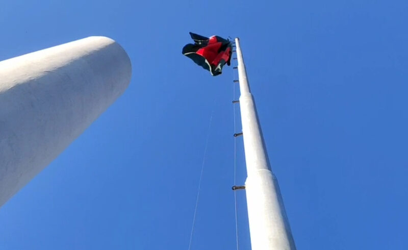 বাংলাবান্ধা সীমান্তে ১১৭ ফুটের স্ট্যান্ডে উড়লো লাল-সবুজ পতাকা
