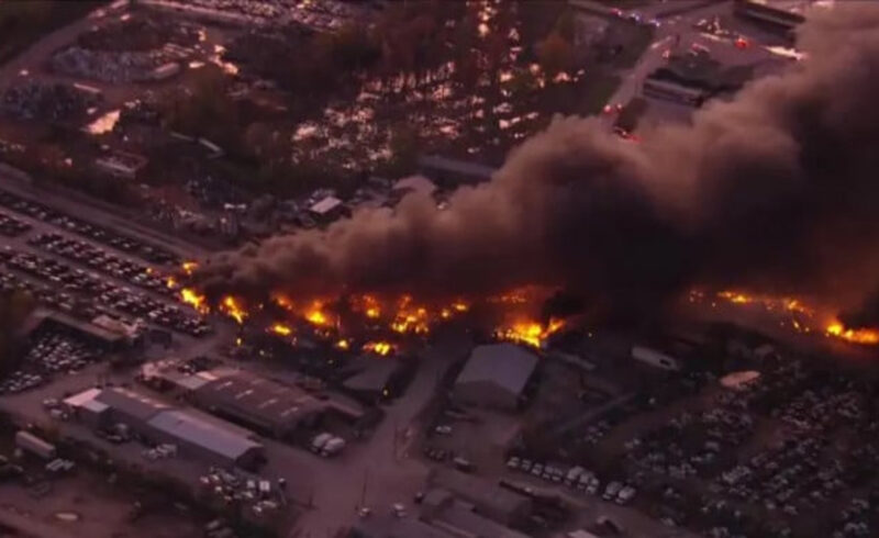 যুক্তরাষ্ট্রে ৩৮ হাজার গ্যালন জ্বালানি নিয়ে কার্গো বিমান বিধ্বস্ত, নিহত অন্তত ৭