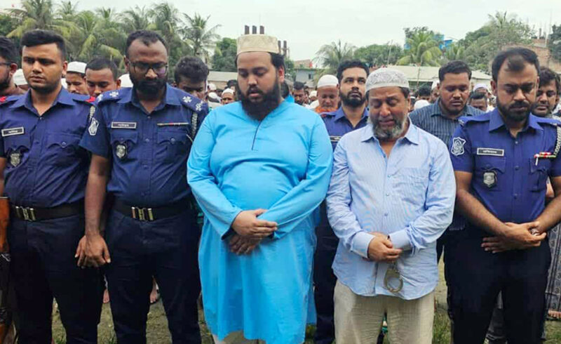 নারায়ণগঞ্জে প্যারোলে মুক্তি পেয়ে স্ত্রীর জানাজায় যুবলীগ নেতা