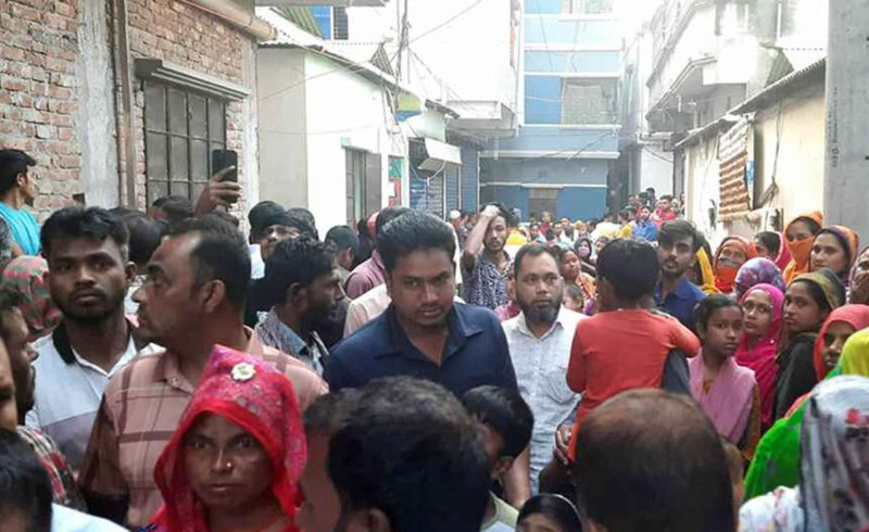 মায়ের গলাকাটা মরদেহের পাশেই পড়ে ছিল আহত বাবা, পুলিশ হেফাজতে মেয়ে