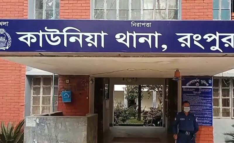 বাসের হেলপারের ধাক্কায় বাদাম বিক্রেতার মৃত্যু!