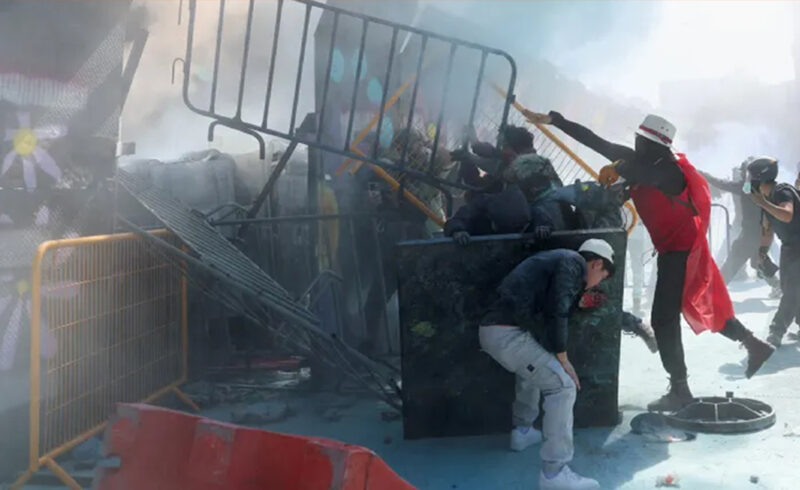 জেন-জি বিক্ষোভে উত্তাল মেক্সিকো, প্রেসিডেন্ট প্রাসাদে প্রবেশের চেষ্টা