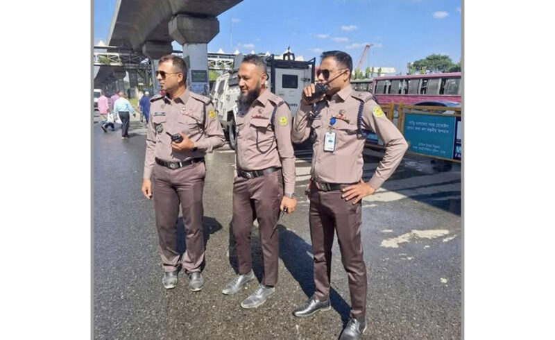 পুলিশের নতুন পোশাক নিয়ে কী বলছেন নেটিজেনরা?