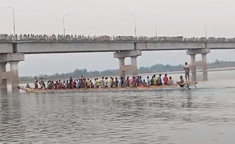 ফুলবাড়ীতে ঐতিহ্যবাহী নৌকা বাইচ প্রতিযোগিতার শুভ উদ্বোধন