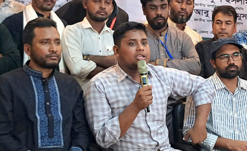 ড. মুহাম্মদ ইউনূসকেই জুলাই সনদের আদেশ জারি করতে হবে : হাসনাত