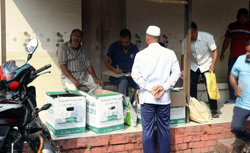 পাবনায় এতিমদের জন্য সৌদির পাঠানো দুম্বার মাংস লুট