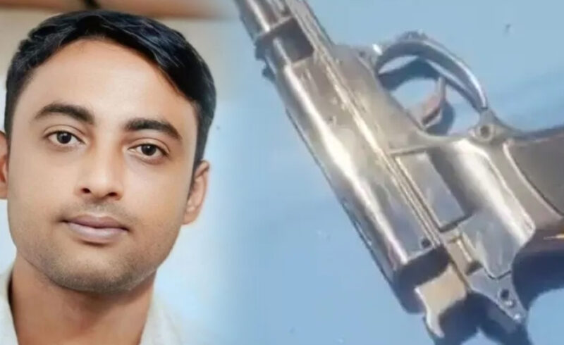 ক্রিকেট খেলায় অতিথি না করায় খেলনা পিস্তল দেখিয়ে হুমকি, যুবক আটক